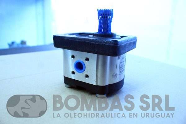 Bomba Hidraulica Rexroth 4 cm3 - Tapa Rectangular 36,5mm- Eje Conico 1.8