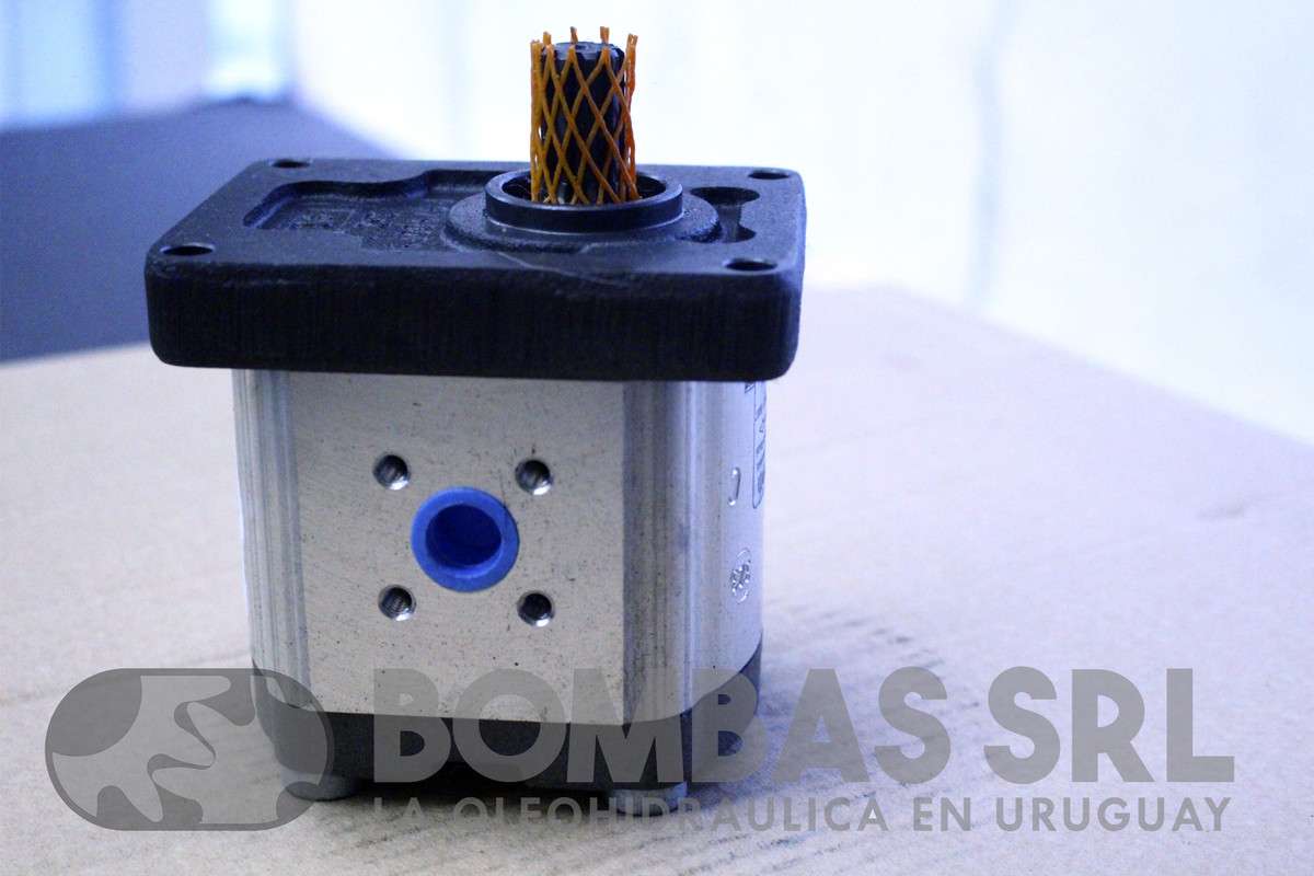 Bomba Hidraulica Rexroth 16 cm3 - Tapa Rectangular 36,5mm - Eje 9 Dientes 5/8"